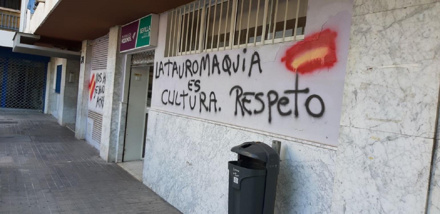 Pintadas en la sede de Podemos en Sevilla. Twitter