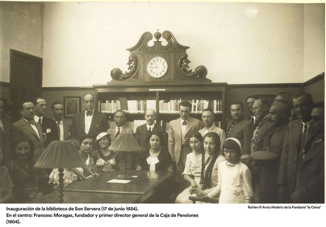 Inauguración de la biblioteca de Son Servera en 1934, con Francesc Moragas en el centro