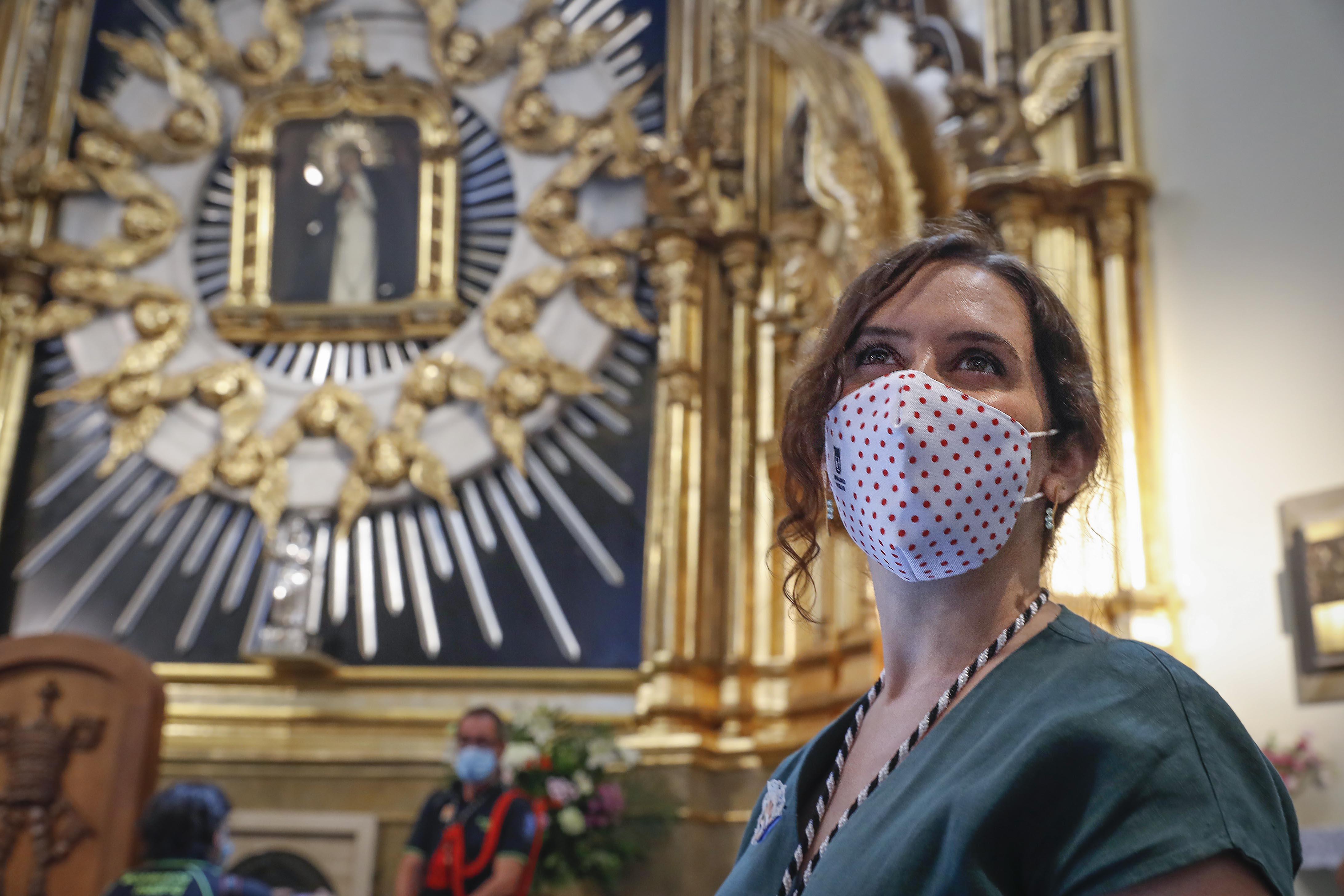 Isabel Díaz Ayuso en la Iglesia de la Paloma el 15 de agosto. Telemadrid