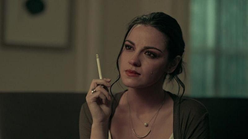 La historia de Alma Solares (Maite Perroni), una madre de familia y profesora universitaria, cuyo matrimonio hace aguas por todas partes La historia de Alma Solares (Maite Perroni), una madre de familia y profesora universitaria, cuyo matrimonio hace aguas por todas partes