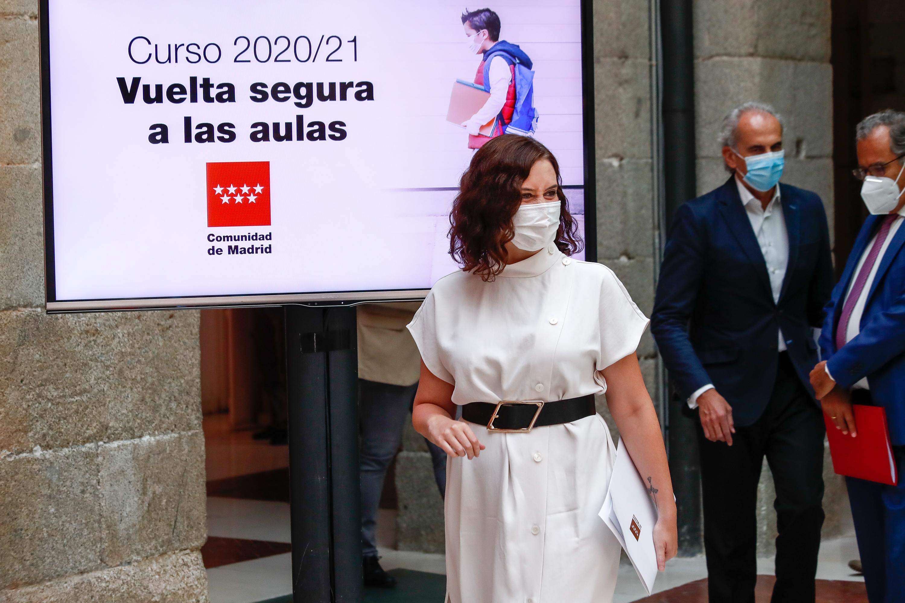 La presidenta de la Comunidad de Madrid, Isabel Díaz Ayuso y el Consejero de Sanidad, Enrique Ruiz Escudero