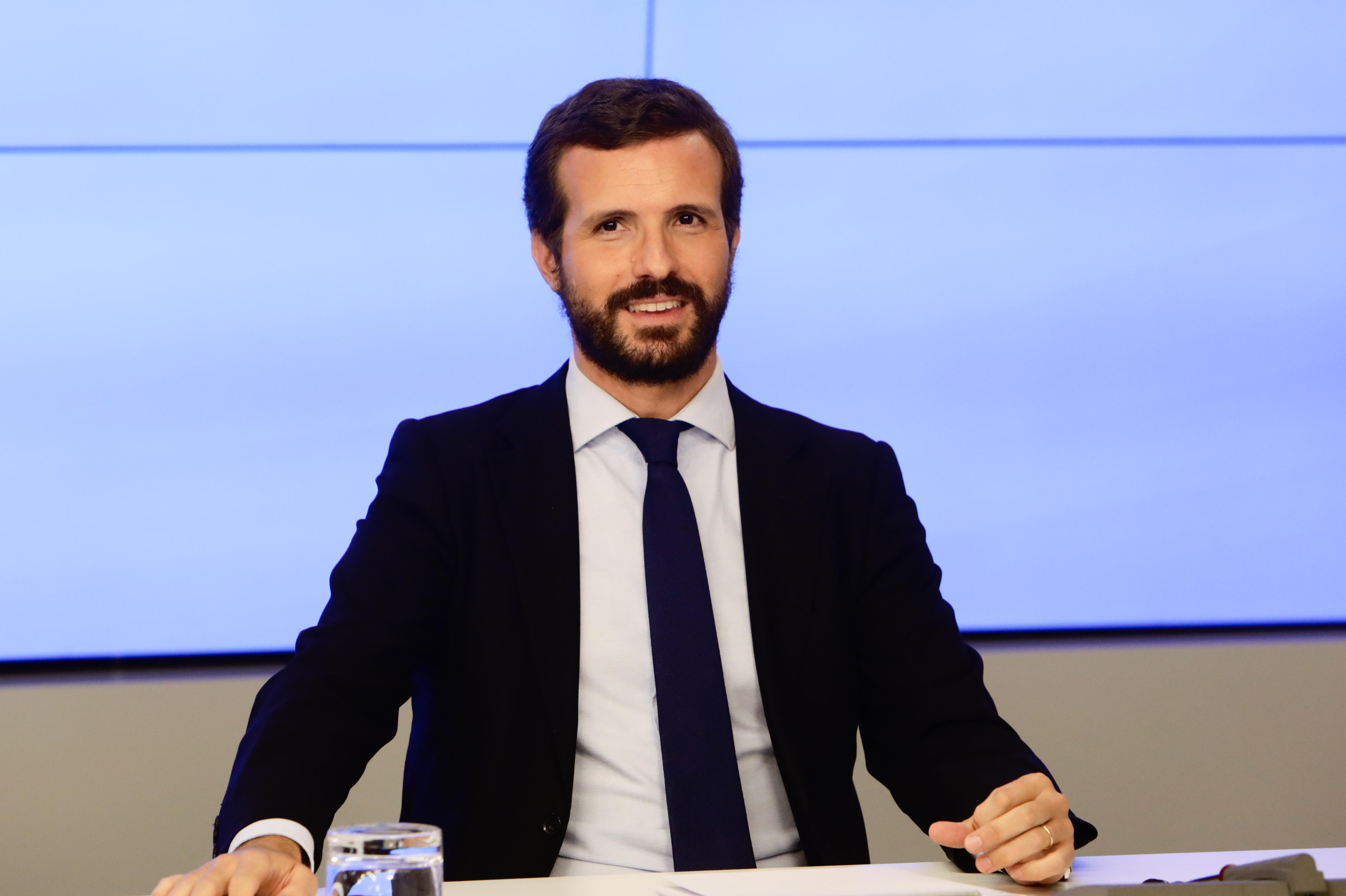 Casado se reúne con los consejeros autonómicos del PP para buscar un 'Plan B' educativo. Europa Press