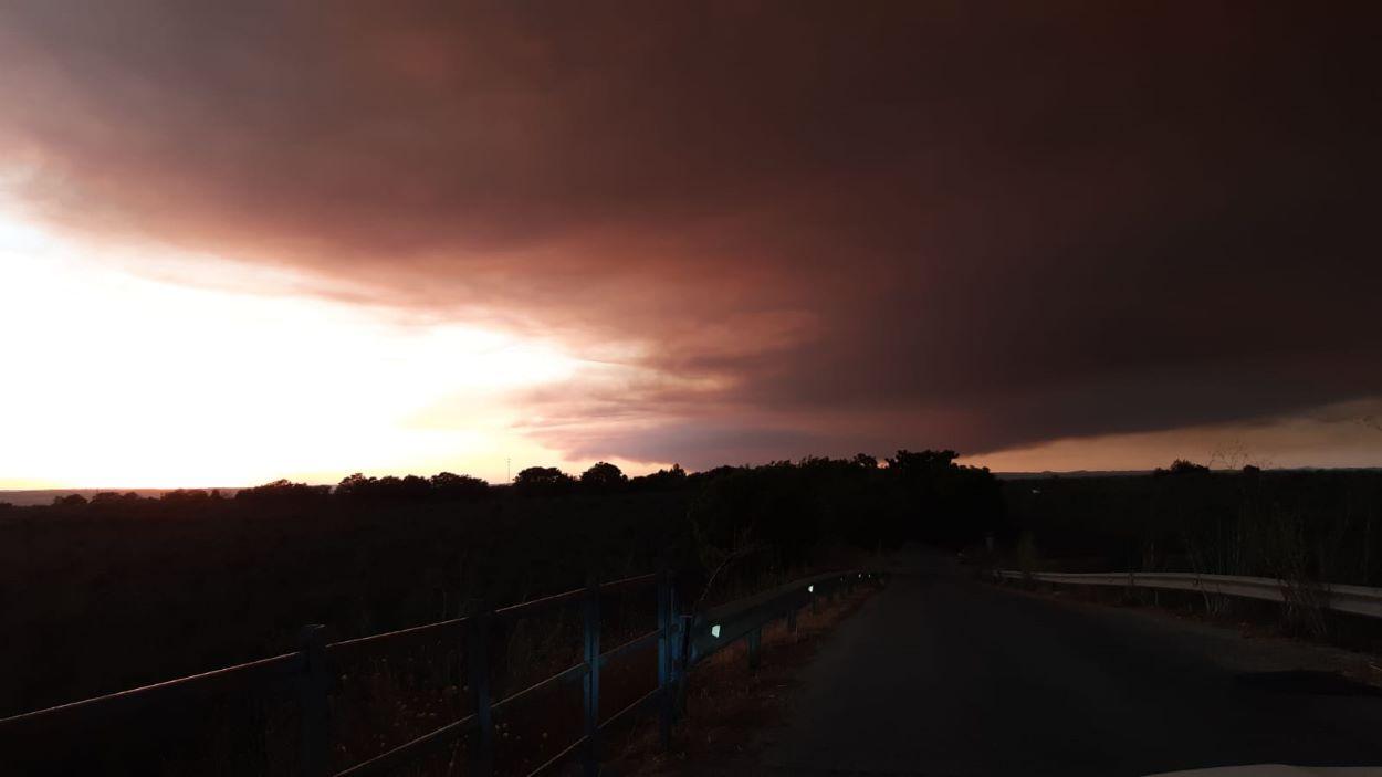 Imagen del Infoca del incendio de Almonaster la Real desatado el pasado jueves.