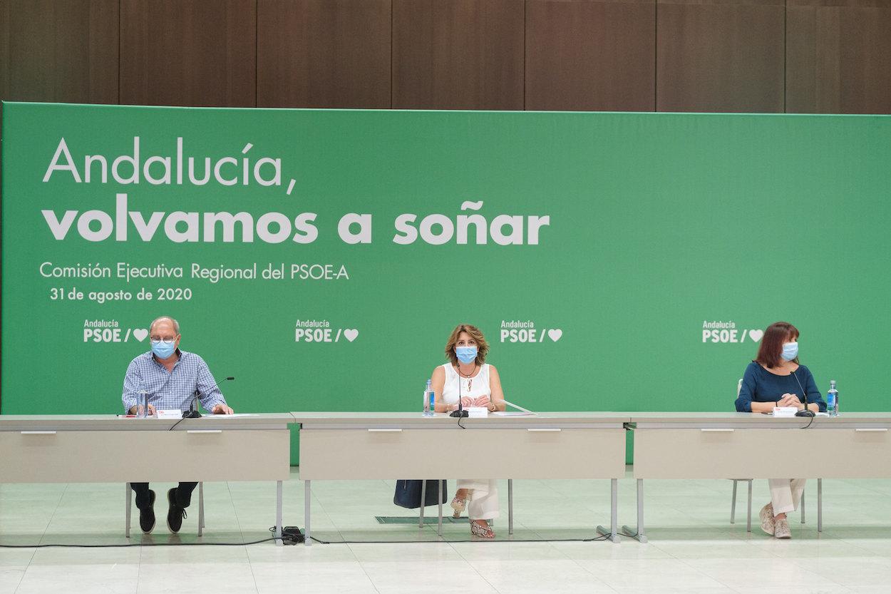 Juan Cornejo, Susana Díaz y Micaela Navarro, hoy en la Ejecutiva Regional del PSOE-A.