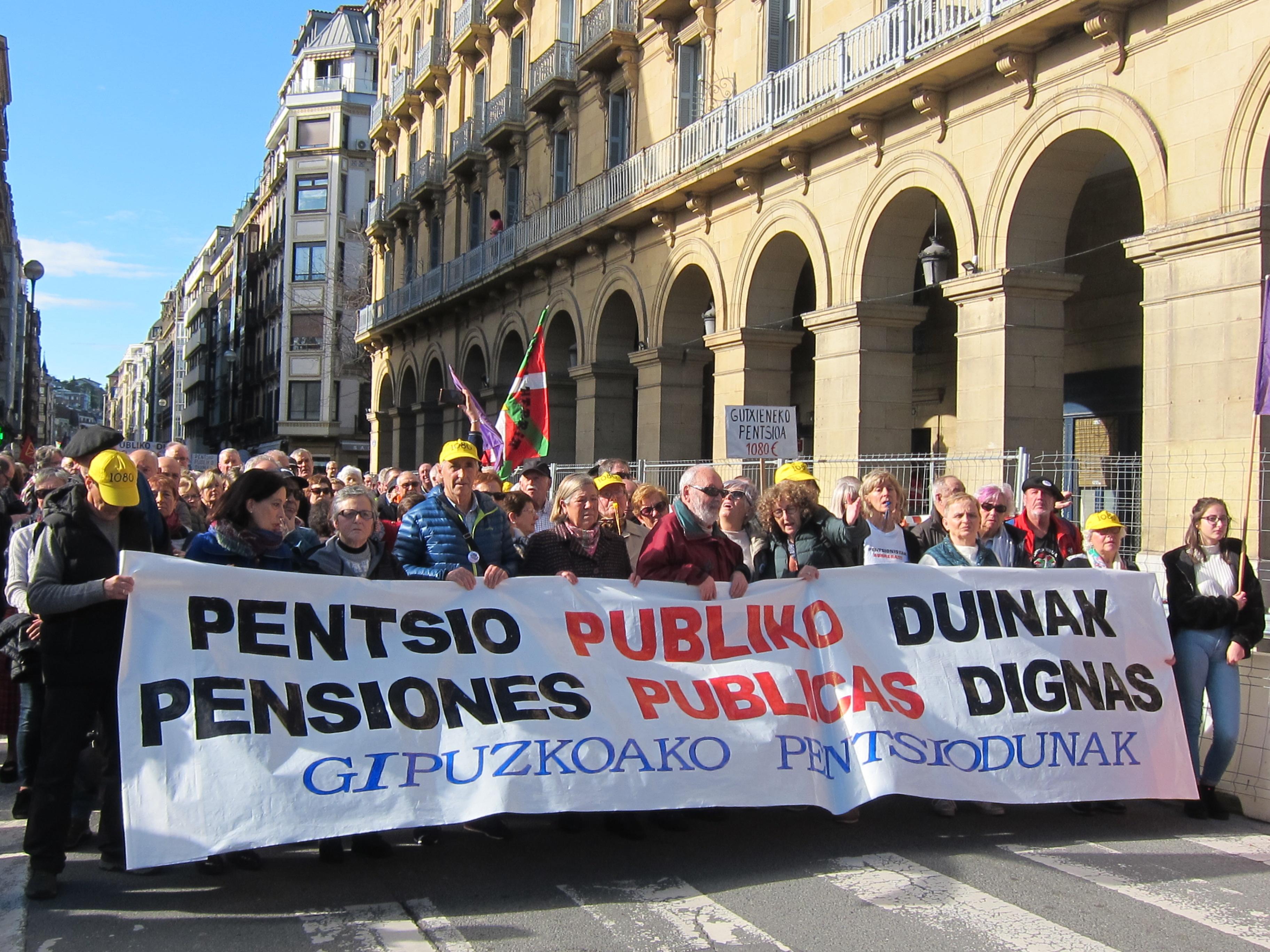  Manifestantes en la jornada de Huelga General en Euskadi convocada por 'trabajos y pensiones dignas'