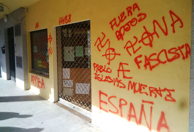 Pintadas en El Escorial contra Podemos: "¡Fuera, rojos!" 