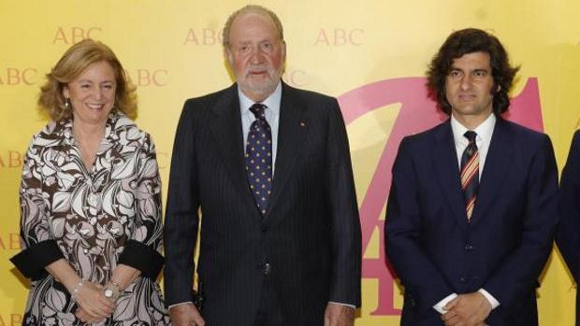 Catalina Luca de Tena, el Rey Juan Carlos y Morante de la PUebla en la entrega de los IX Premios Taurinos de ABC - EFE