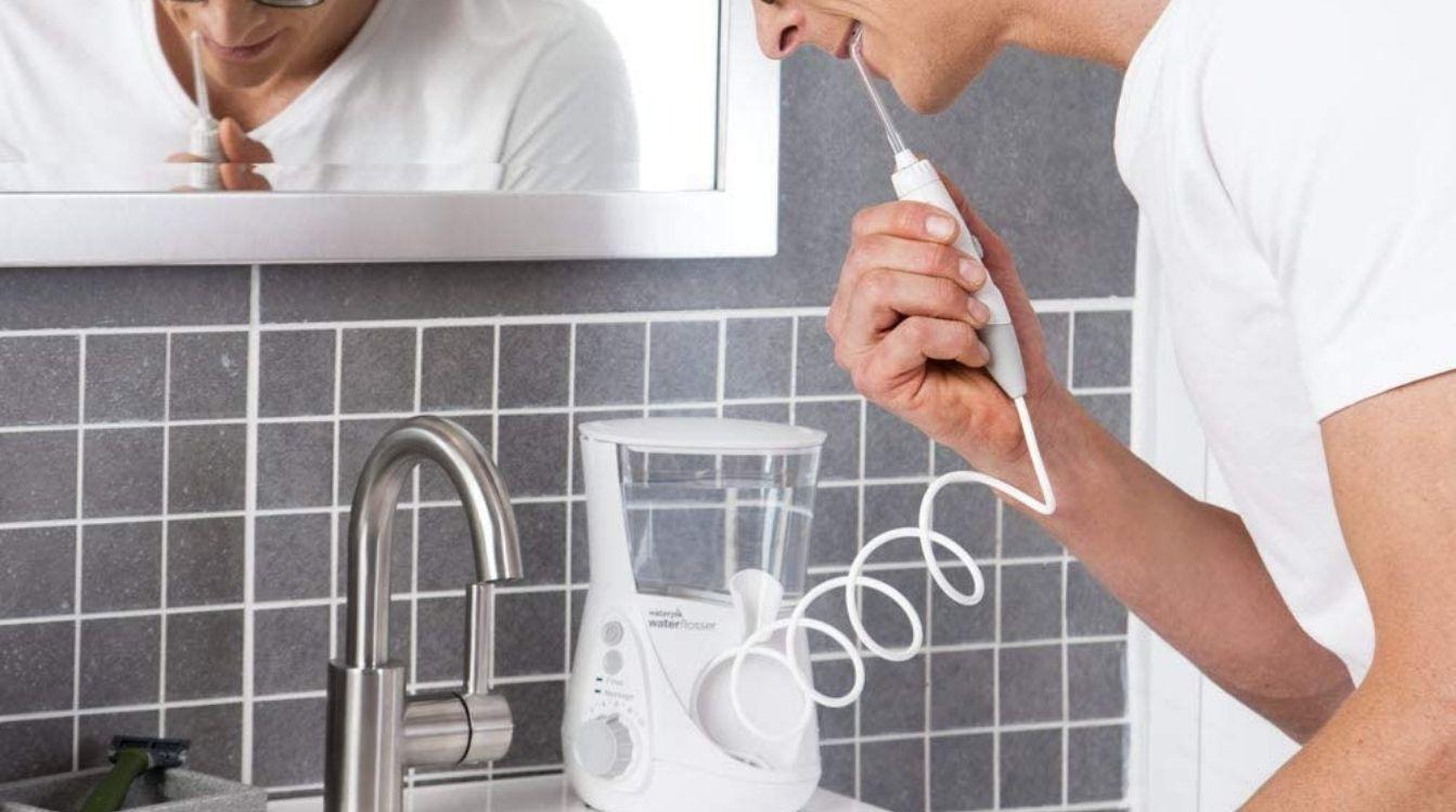 Irrigador dental é um aliado da boa higiene oral para implantes