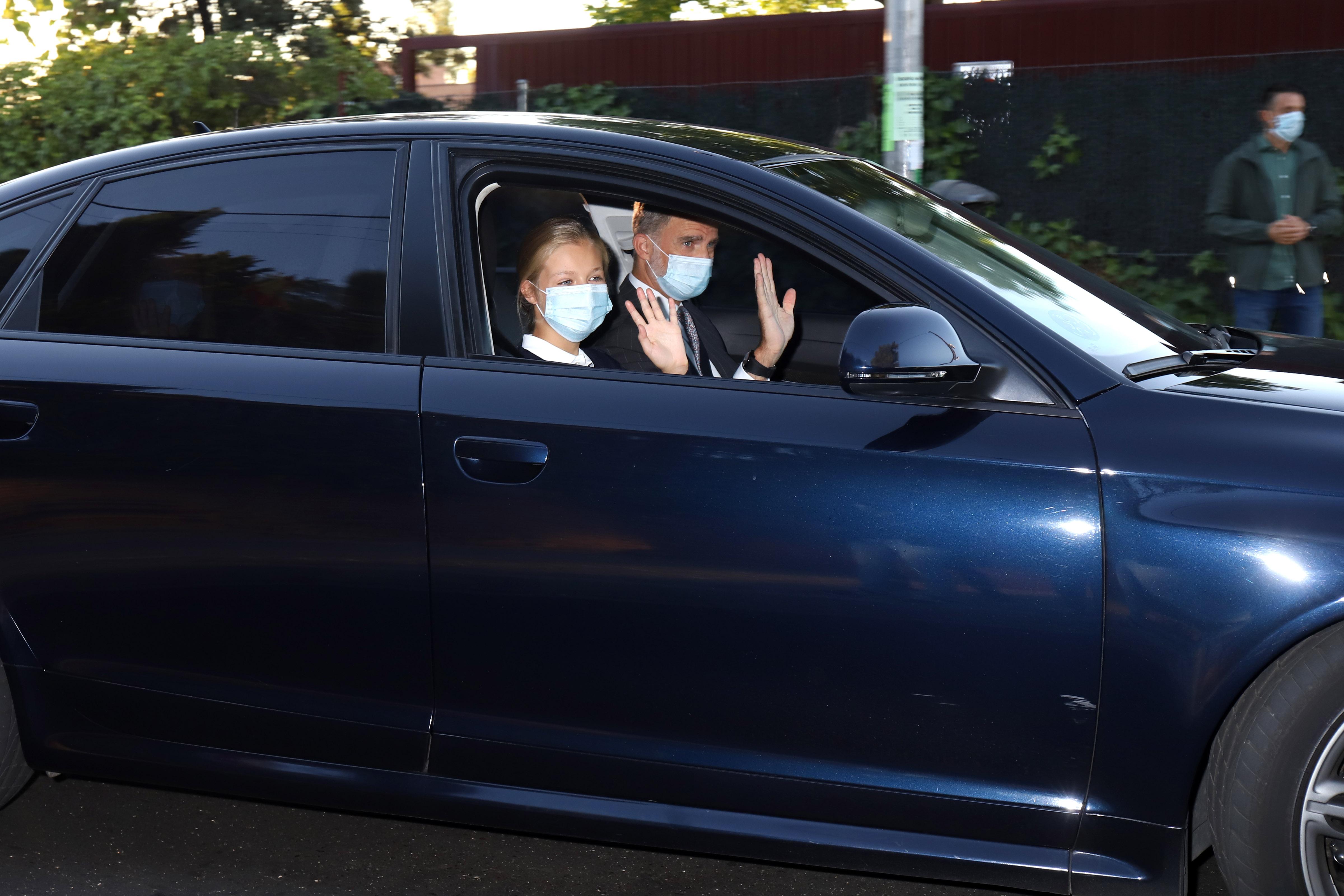 EuropaPress 3306664 rey felipe vi llevando coche princesa leonor primer dia colegio madrid