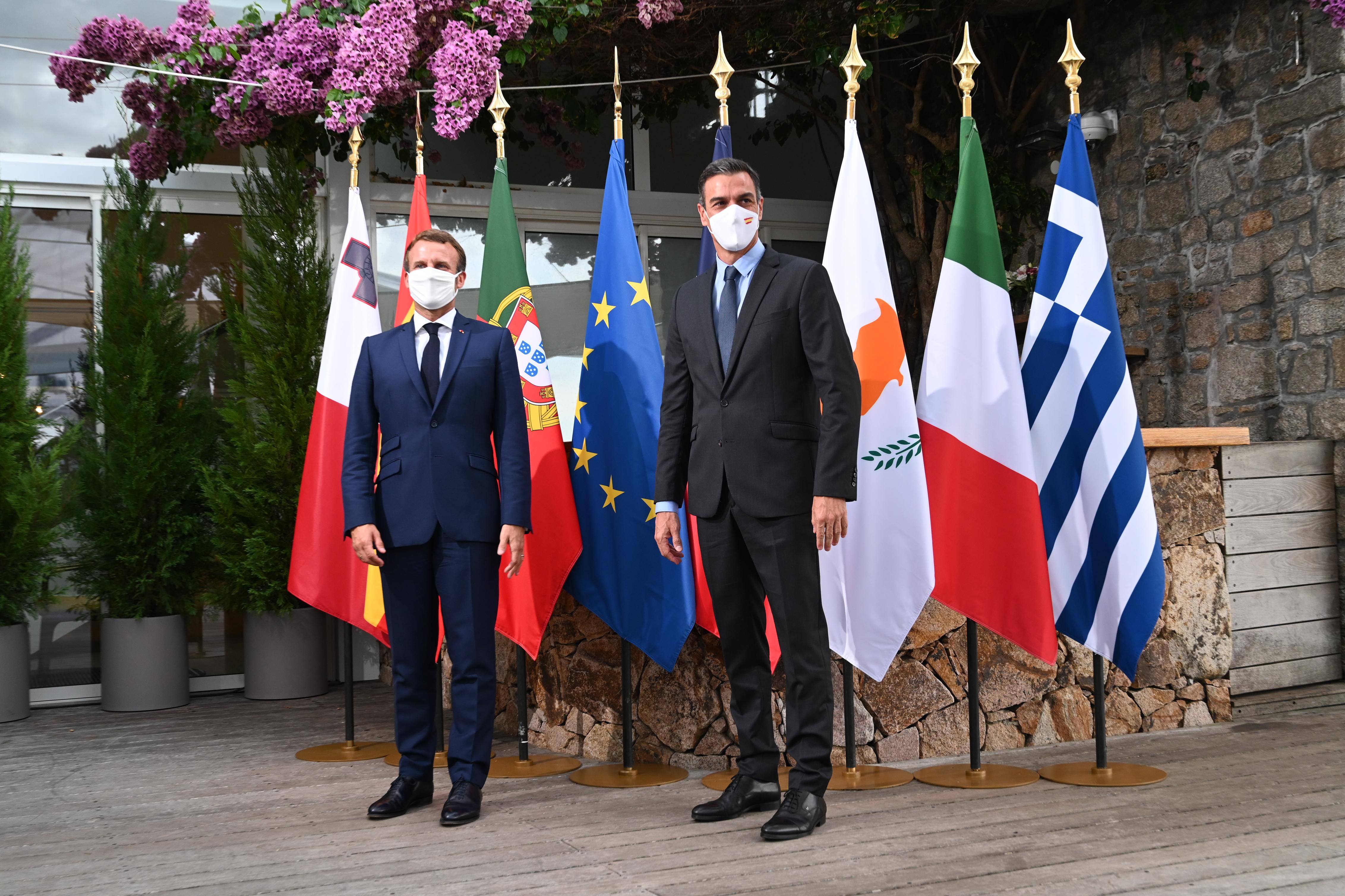 El presidente del Gobierno, Pedro Sánchez, y el presidente francés, Emmanuel Macron