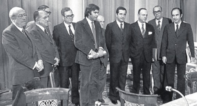 25 de octubre de 1975: todos los lideres políticos firmantes de los pactos de la Moncloa.