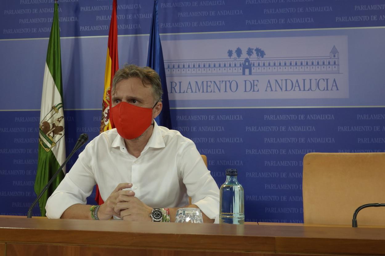 El portavoz socialista, José Fiscal, hoy en rueda de prensa.