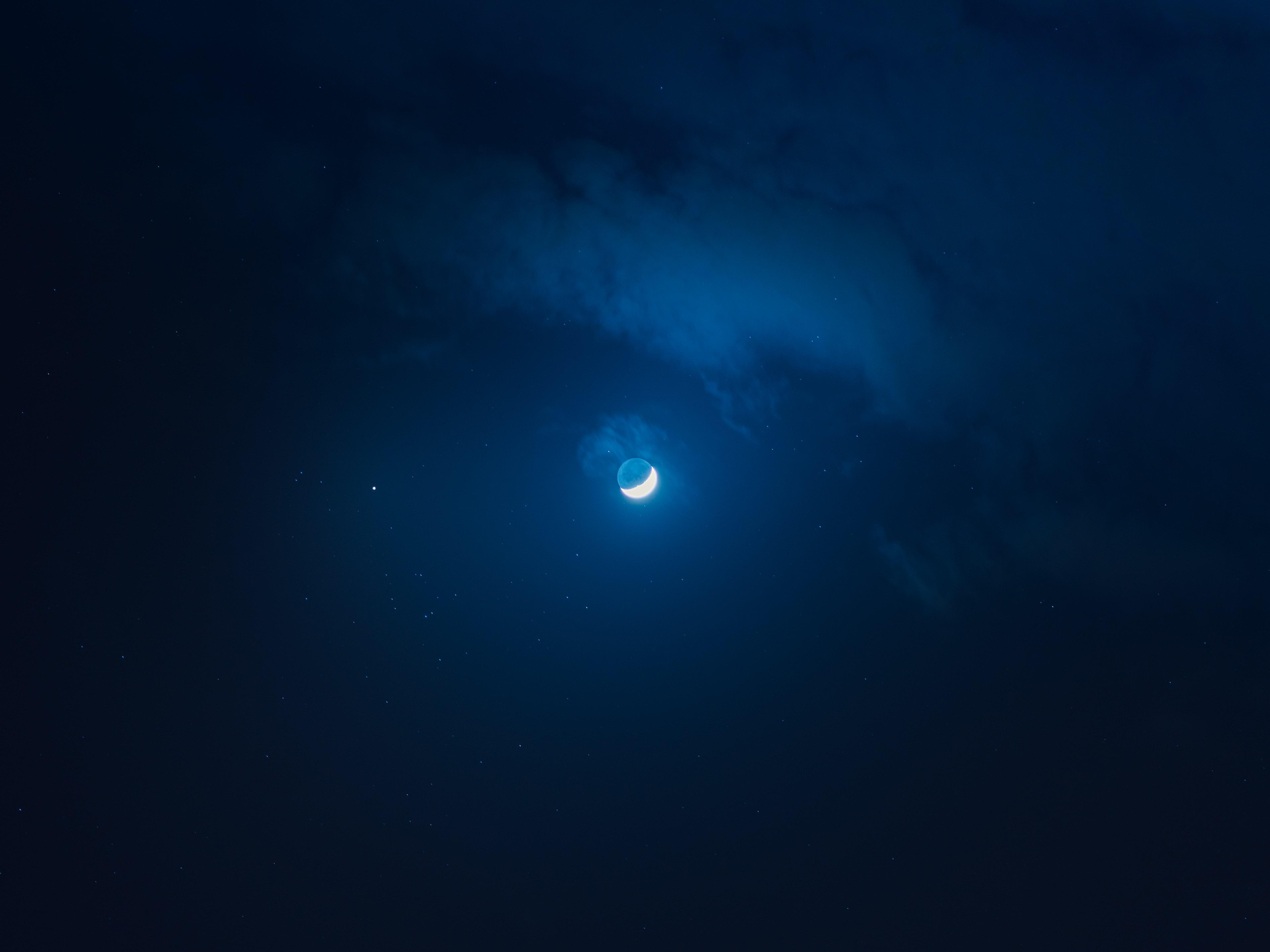Venus junto a la luna. Luca Bravo para Unsplash