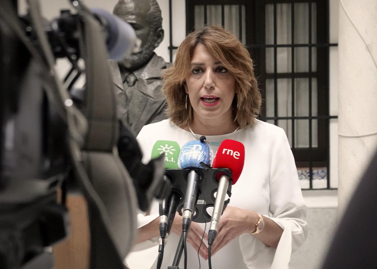 Susana Díaz, en los pasillos del Parlamento.