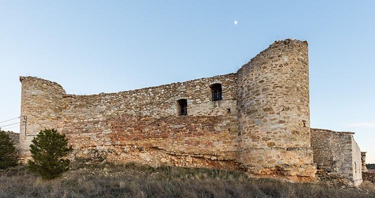 Los desmanes cometidos por el señor de esta fortaleza hace que se le conozca como el castillo de la mala sombra Los desmanes cometidos por el señor de esta fortaleza hace que se le conozca como el castillo de la mala sombra