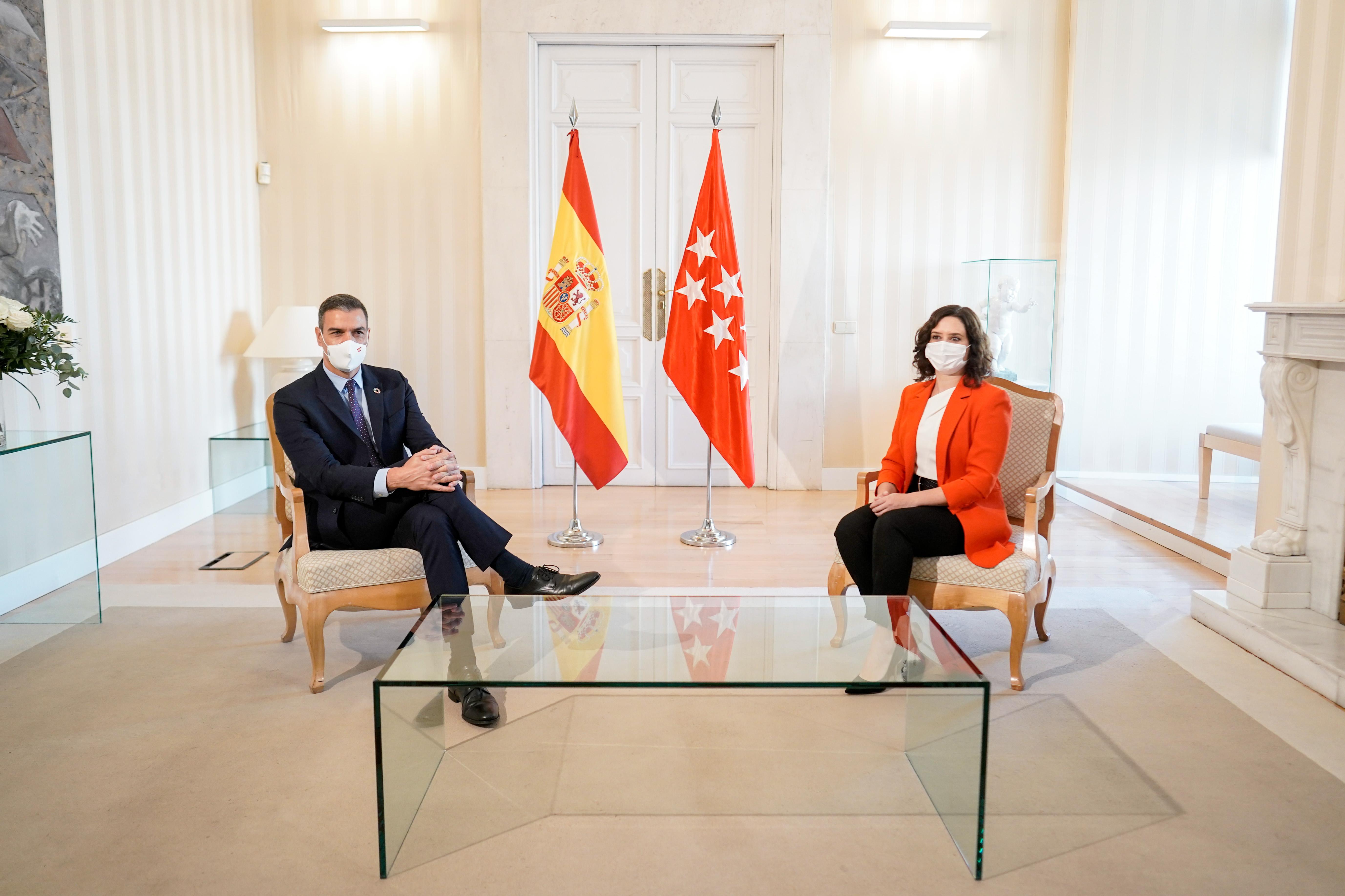  El presidente del Gobierno, Pedro Sánchez, y la presidenta de la Comunidad de Madrid, Isabel Díaz Ayuso