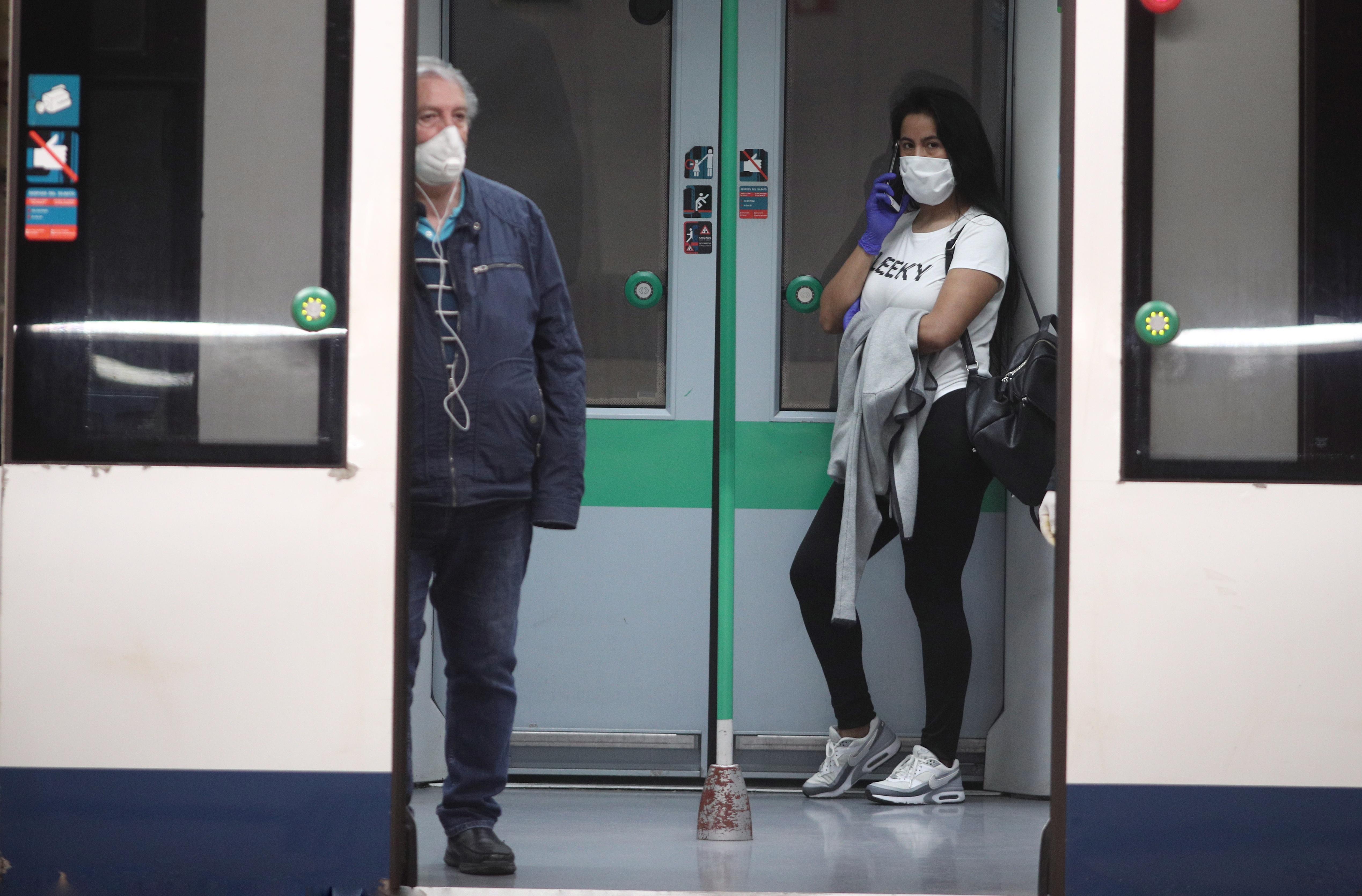 Mascarilla, distancia y ventilación, las claves para un transporte público seguro - EP