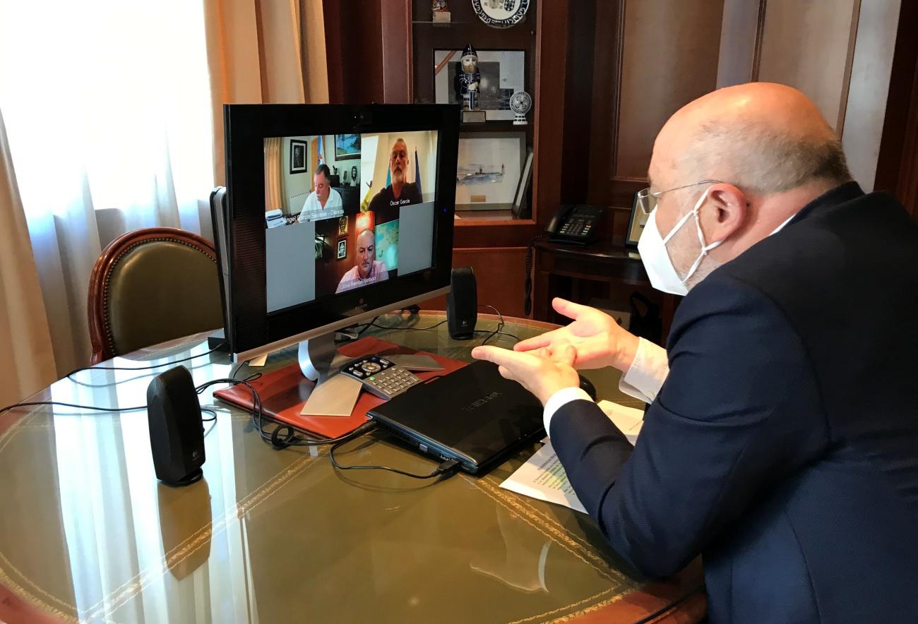 El delegado del Gobierno en Galicia, Javier Losada, en la imagen en una reunión con alcaldes de A Coruña, ha pedido hoy "lealtad" a Feijóo (Foto: Europa Press).