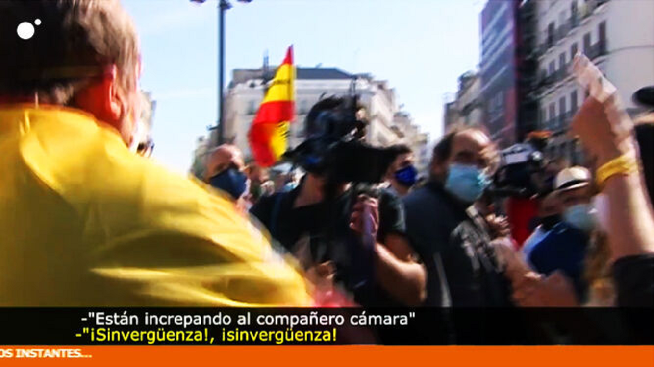 Imagen del tenso momento vivido en la Puerta del Sol. Mediaset.