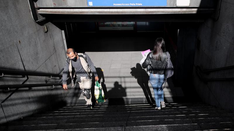 Una trabajadora de Vallecas denuncia discriminación: "Haz el favor de no utilizar el baño" - EP