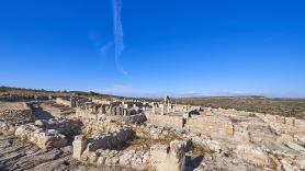 Hellín alberga un patrimonio cultural impresionante y cuenta con dos bienes declarados Patrimonio Mundial de la Humanidad por parte de la UNESCO: las pinturas rupestres del Abrigo Grande de Minateda y su Tamborada