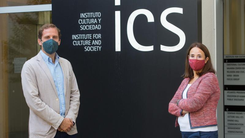 Javier García-Manglano, investigador principal de Jóvenes en Transición del ICS de la Universidad de Navarra y Charo Sádaba, decana de la Facultad de Comunicación e investigadora del ICS de la Universidad de Navarra