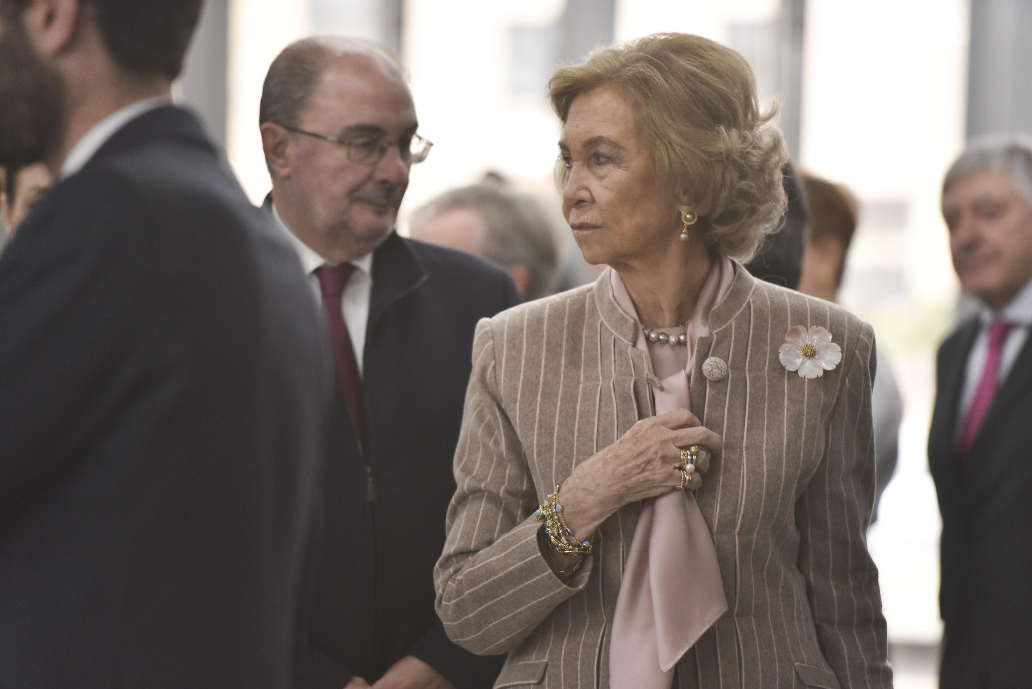 La reina Sofía acude muy elegante a los Premios Princesa de Asturias. EP