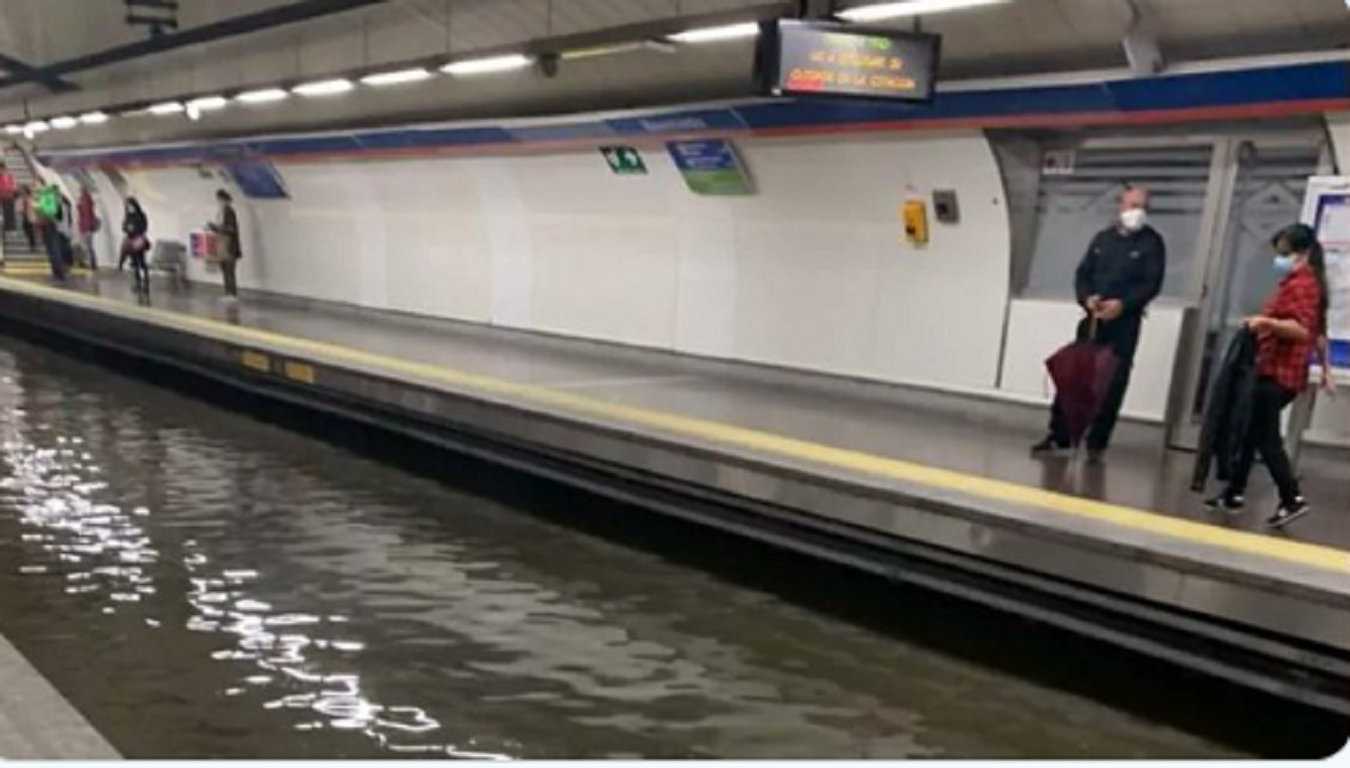Estación de Metro inundada, Twitter