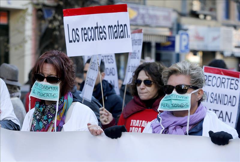 Afectados por la hepatitis C marchan hacia Moncloa para exigir a Rajoy el medicamento 