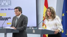 El ministro de Inclusión, Seguridad Social y Migraciones, José Luis Escrivá y la ministra de Trabajo y Economía Social, Yolanda Díaz en la rueda de prensa posterior al Consejo de Ministros. Europa Press
