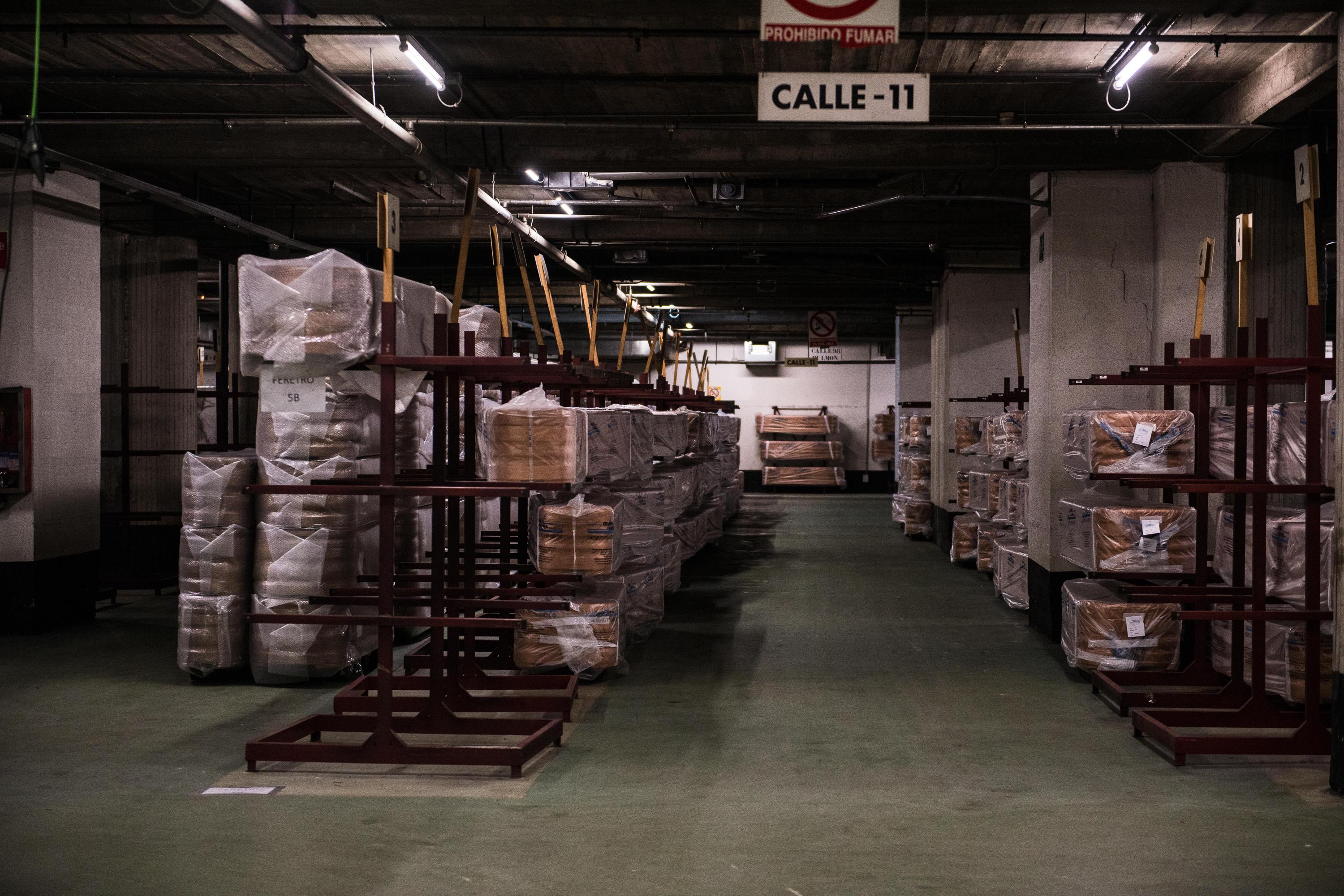 Almacén de féretros de los Servicios Funerarios de Madrid en el Tanatorio M-30 durante la pandemia de coronavirus en Madrid. EP.