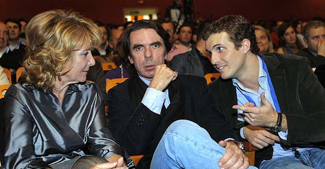Pablo Casado junto a José María Aznar y Esperanza Aguirre