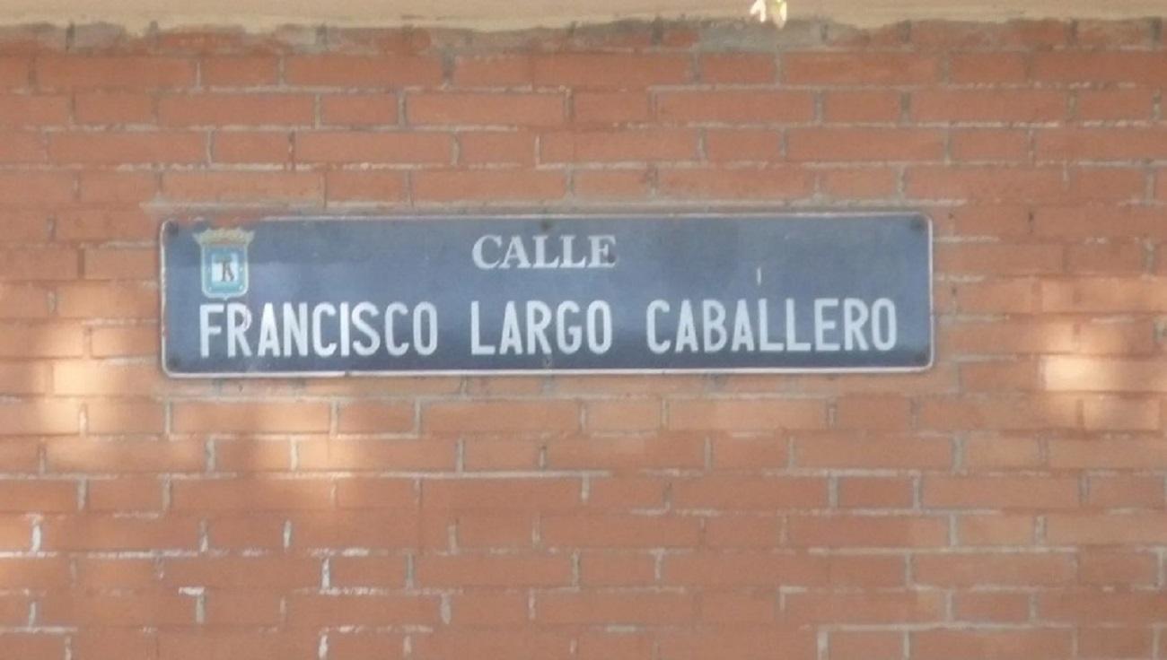 Placa de la calle Francisco Largo Caballero.