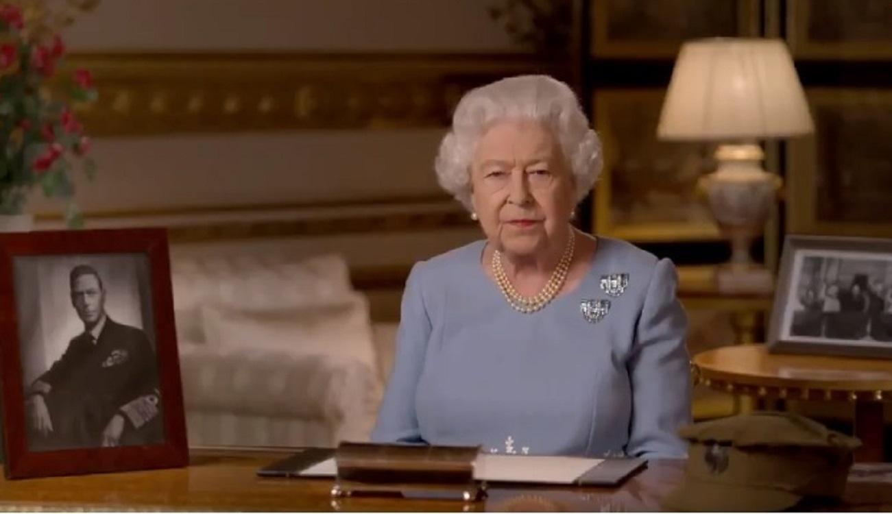 La reina Isabel II mantiene su agenda ocupada para evadir la entrevista de Harry y Markle. EP