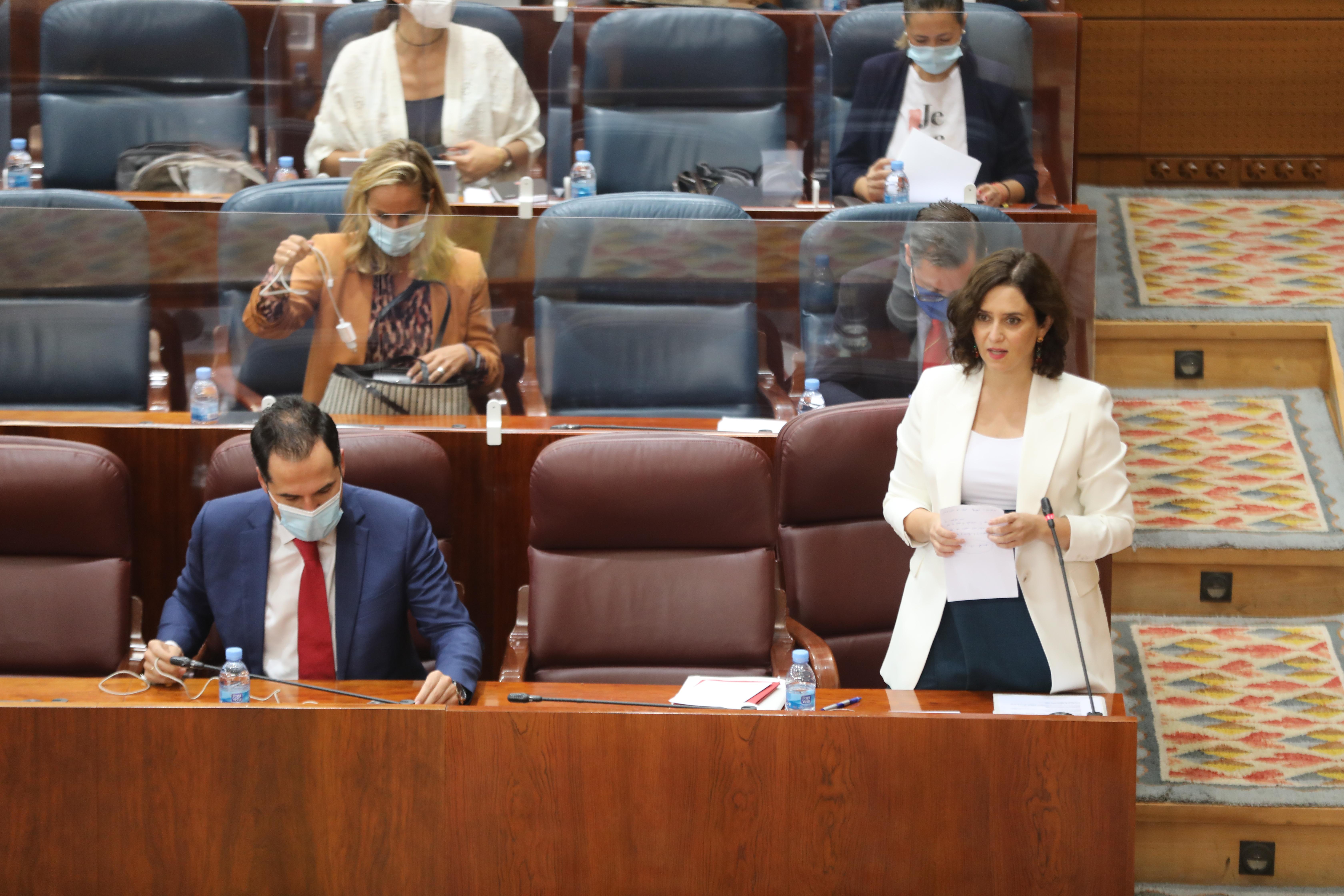 Isabel Díaz Ayuso e Ignacio Aguado en un pleno de la Asamblea de Madrid. Fuente: Europa Press.