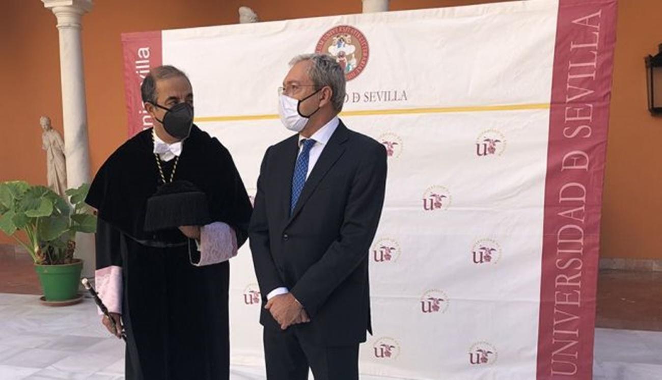 El rector de la Universidad de Sevilla junto al consejero de Universidades