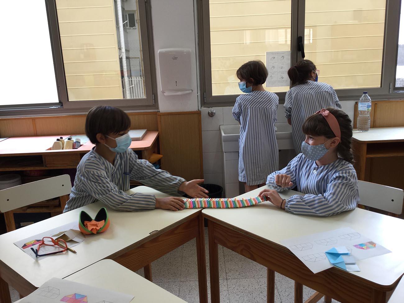 En la foto, prácticas de pensamiento computacional impulsadas por EduCaixa en la Escuela l’Horitzó