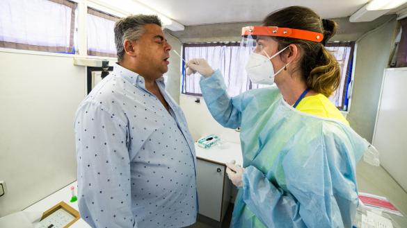 Dudas sobre Ayuso: Simón denuncia que no reciben todos los positivos y el último informe refleja un desfase de datos del 272,07%