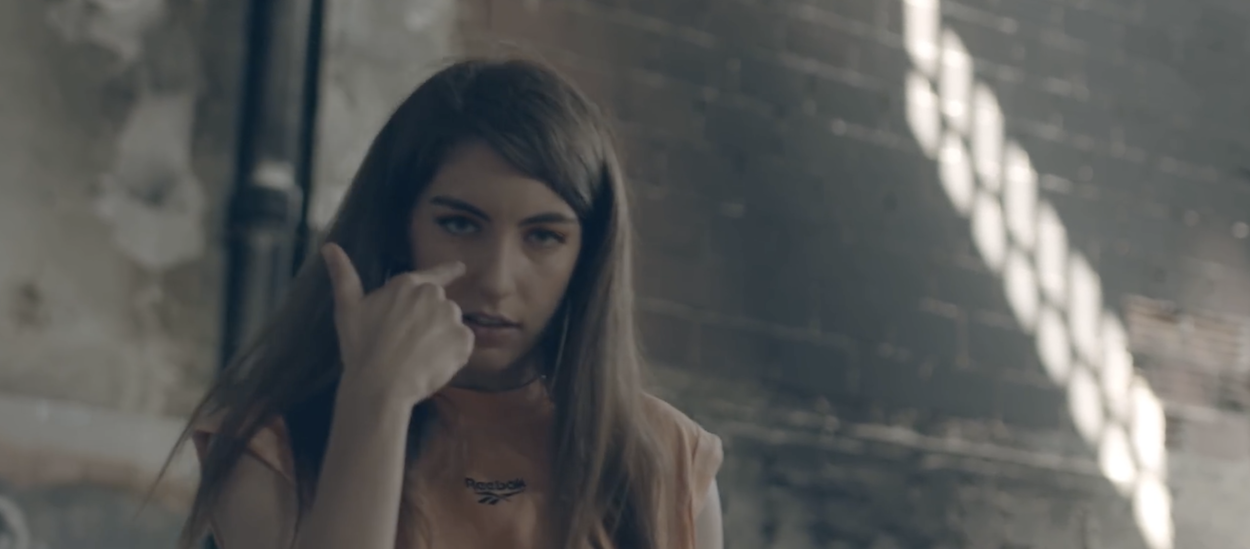 La rapera Sara Socas en uno de sus videoclips