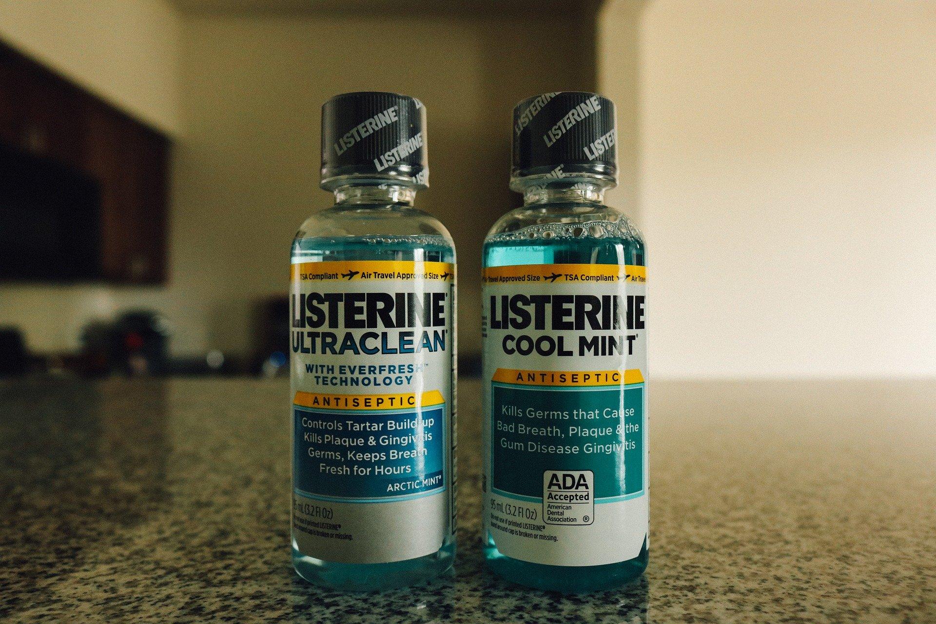 Listerine, producto de enjuage bucal. Pixabay
