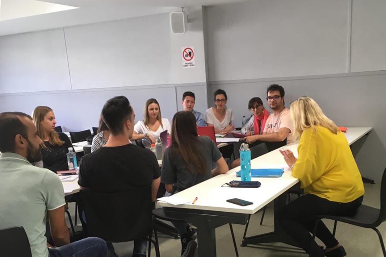 Clase de una de las titulaciones de postgrado de la Universidad Rey Juan Carlos