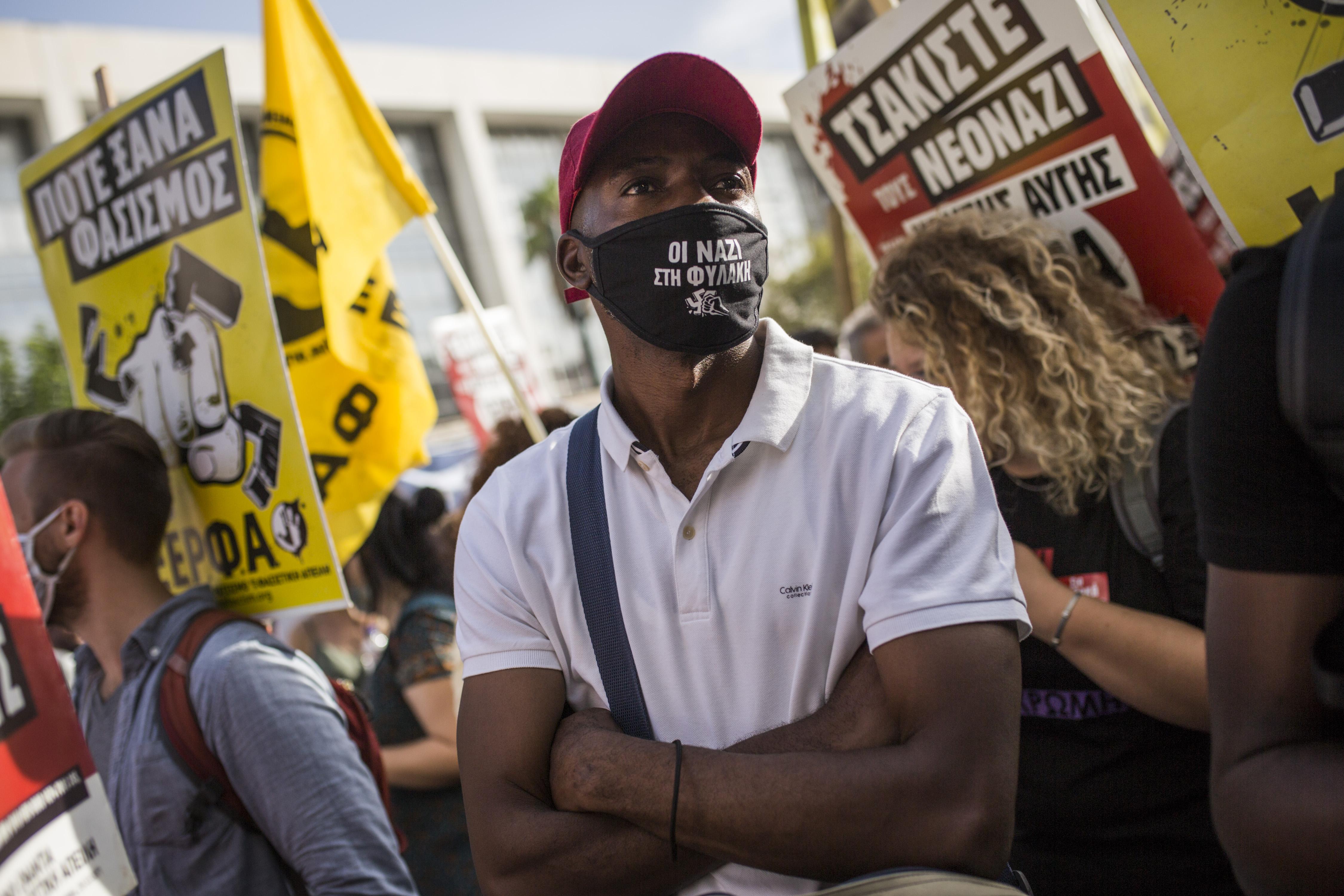 Concentración ante el Tribunal de Apelación de Atenas instantes previos al veredicta sobre Amanecer Dorado. Europa Press. 