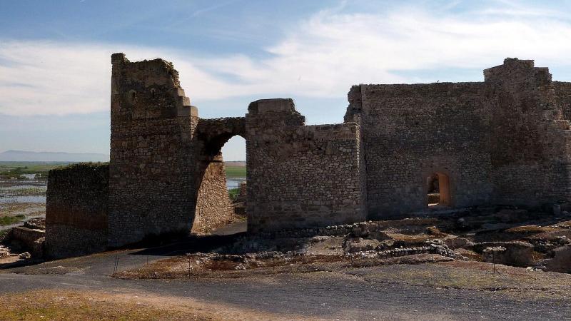 El Castillo de Calatrava la Vieja albergó la primera Orden Militar Hispana: la Orden de Calatrava (Licencia CC)