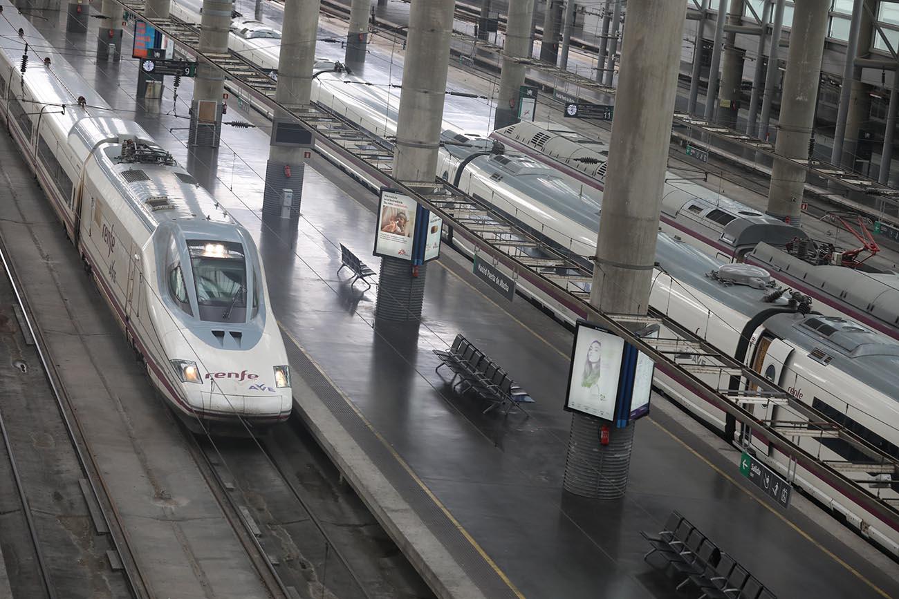 Los AVES y líneas de larga distancia han obtenido el certificado de AENOR como medios de transporte seguros frente a la pandemia de la COVID 19