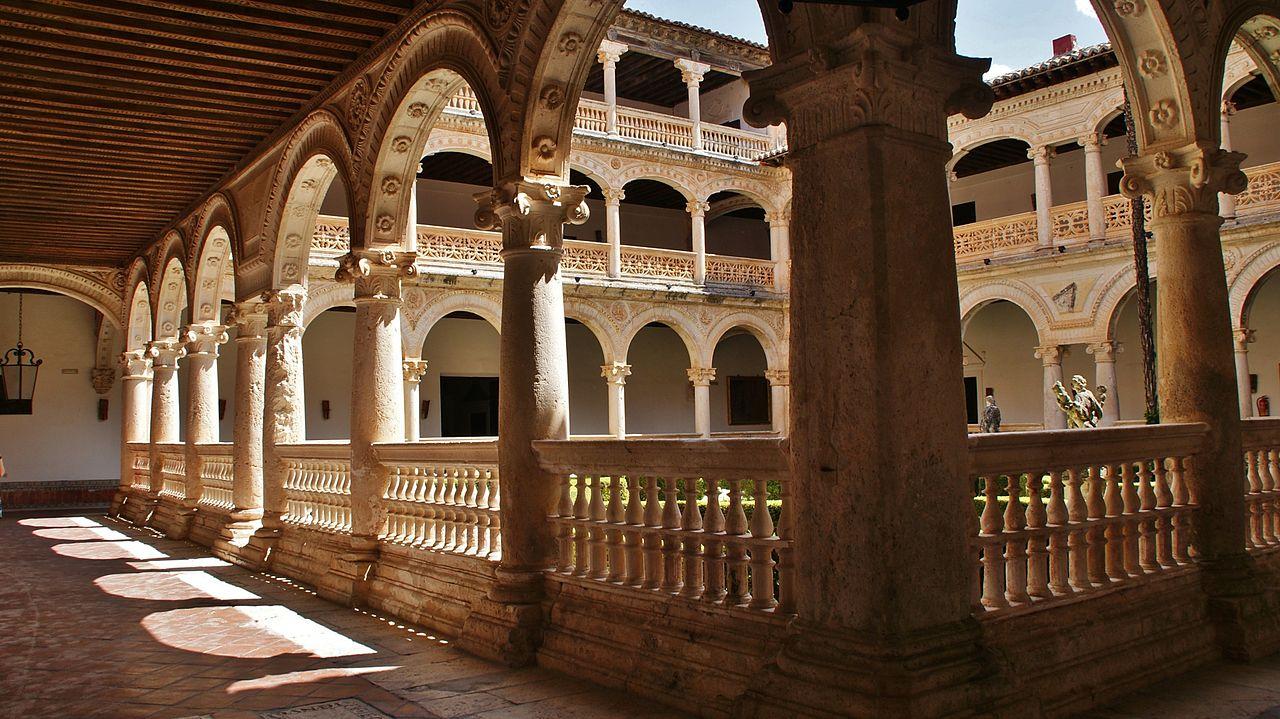 Claustro del Convento de San Bartolomé, en Lupiana Licencia CC