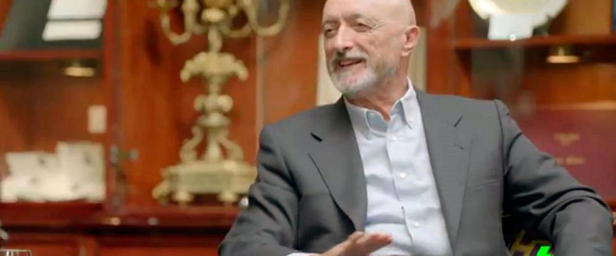 Max Pradera agita el avispero y recuerda el plagio de Pérez-Reverte: "Que siga en la RAE es un insulto a la literatura"