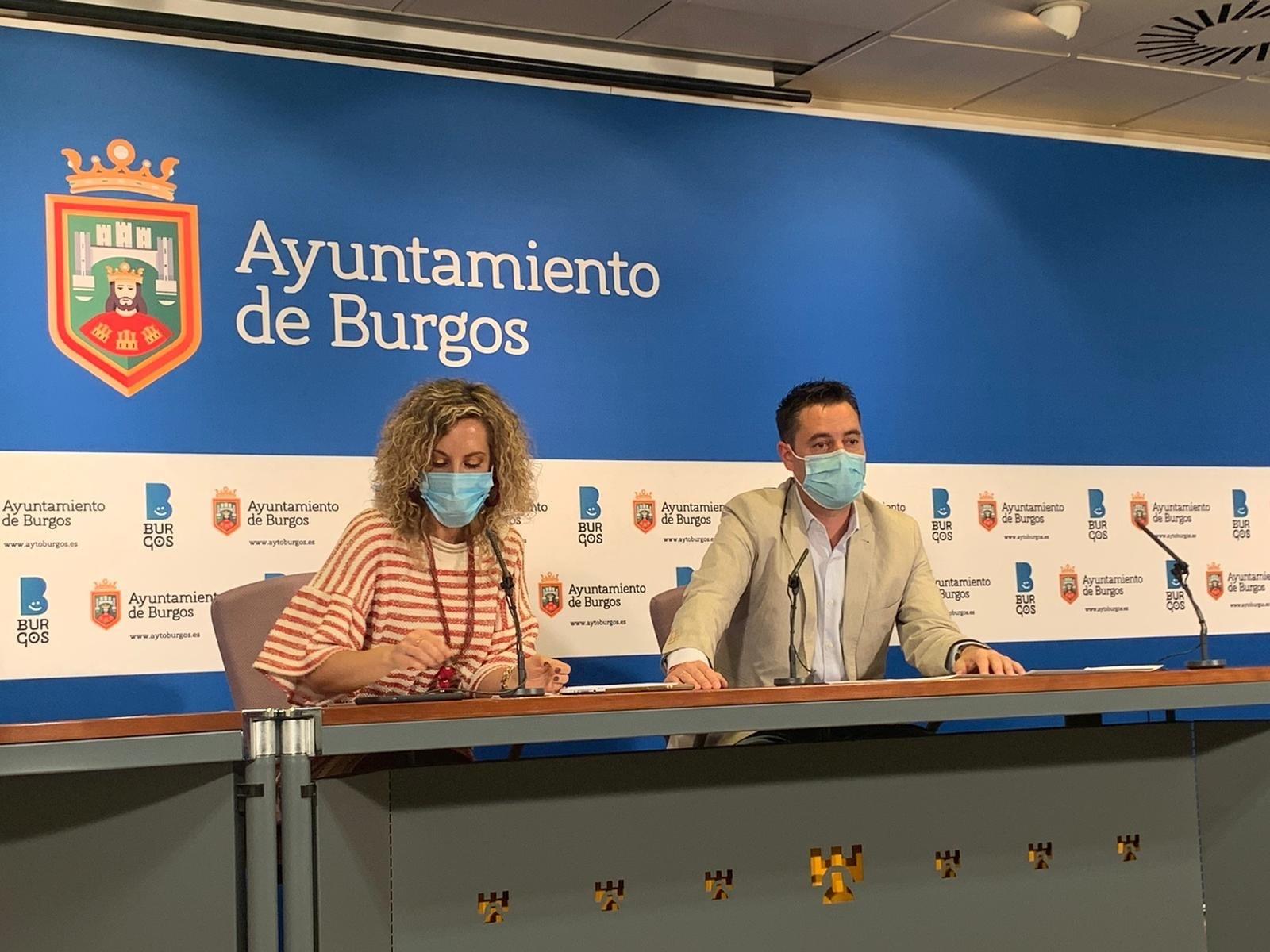 Blanca Carpintero, concejal de Seguridad, y Daniel De la Rosa, alcalde de Burgos / EP