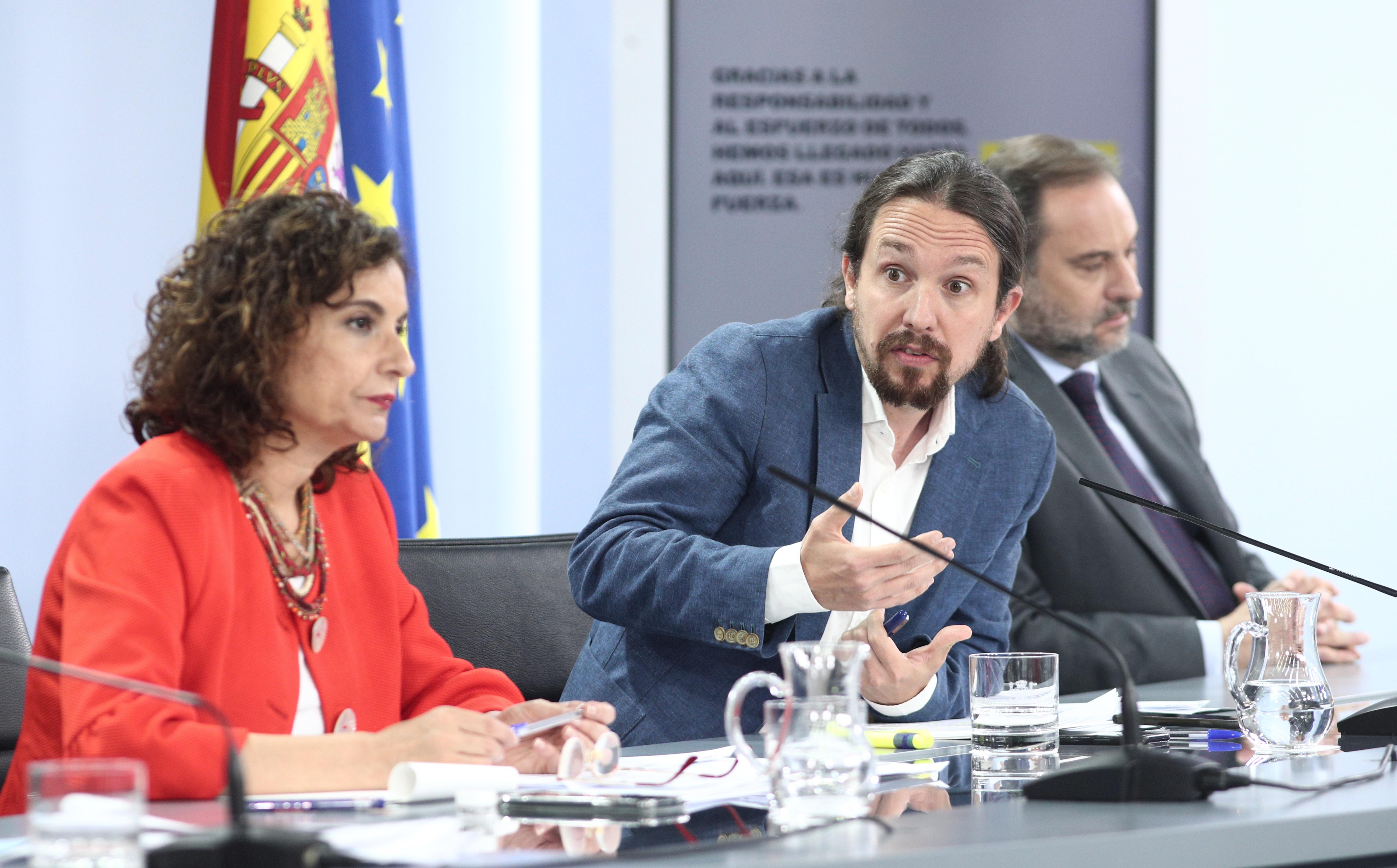 La ministra de Hacienda, María Jesús Montero; el vicepresidente de Asuntos Sociales, Pablo Iglesias y José Luis Ábalos, ministro de Transportes, Movilidad y Agenda Urbana en la rueda de prensa posterior a un Consejo de Ministros. Europa Press