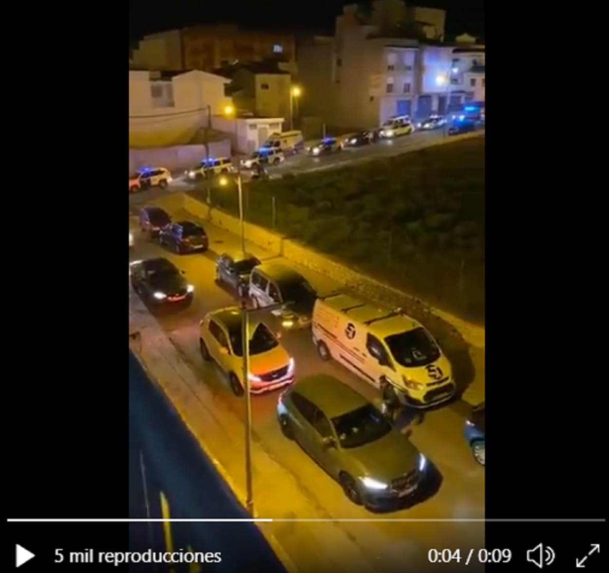 Guardia Civil escoltando a los vehículos. Fuente: Twitter
