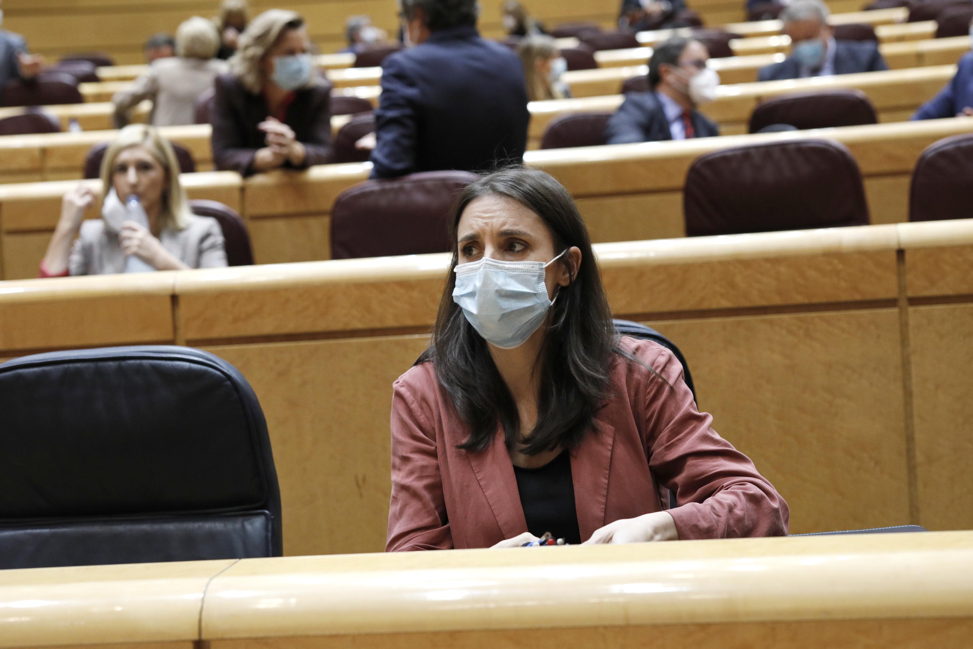 La ministra de Igualdad, Irene Montero, momentos antes del inicio de una sesión de control al Gobierno en el Senado